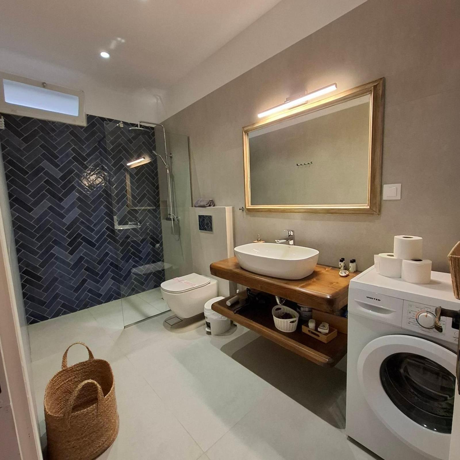 Aquarella-Stylish Veranda Apartment In Centre Of Poros Town Exteriör bild